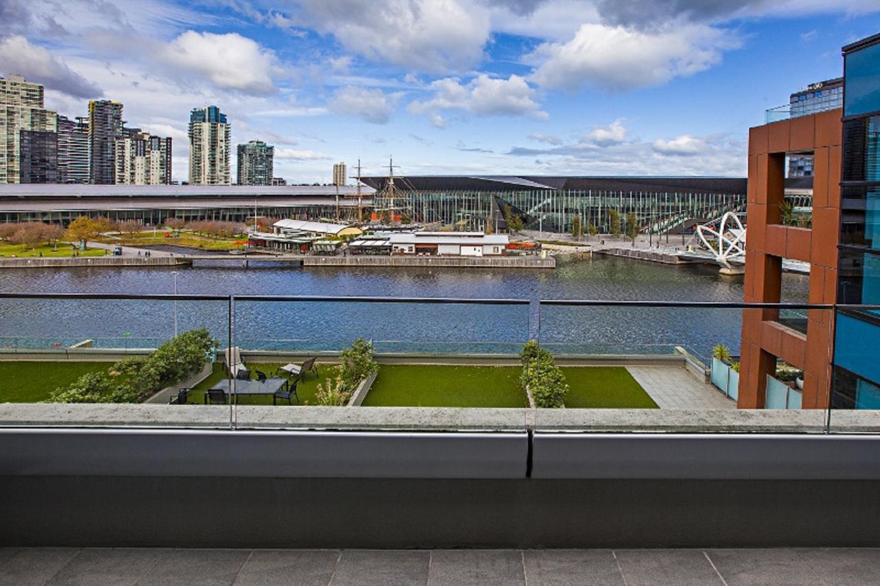 Melbourne Holiday Apartments Flinders Wharf Exterior photo